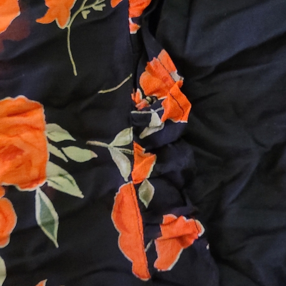 skirt with a small ruffle at the bottom - Picture 2 of 2